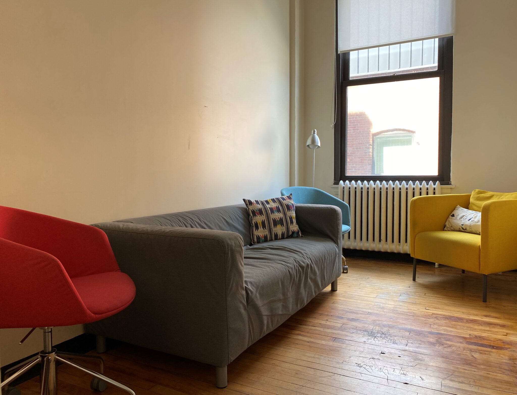 Flatiron-windowed-office-landscape-low-angle